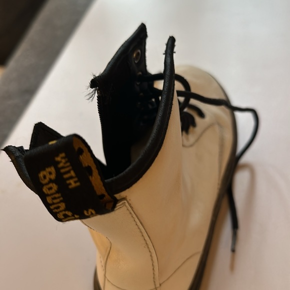 White Dr. Martens Zavala J Size 4 (US M) or Size 5 (US L) Size 36 EU. - Picture 11 of 12